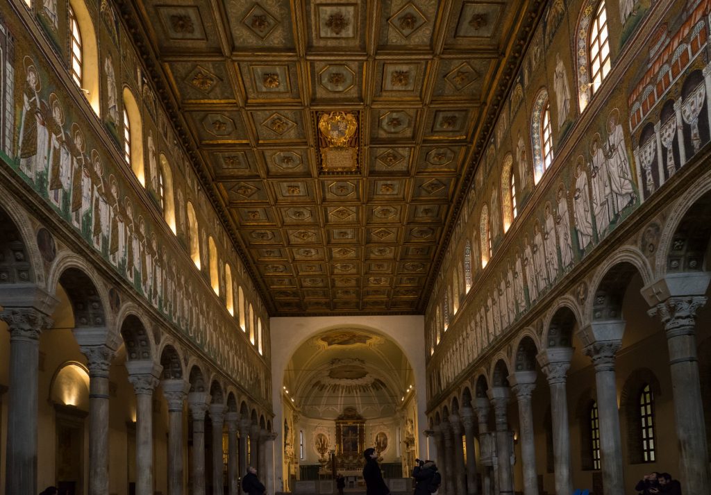 Ravenna Sant Apolinare N. interior