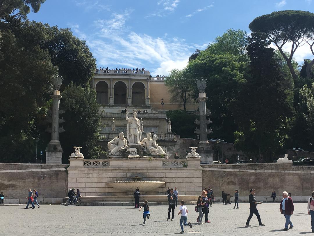 Roma Piazza Pop fontana