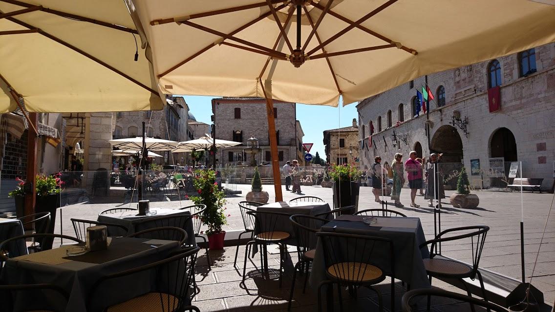 Assisi bar piazza