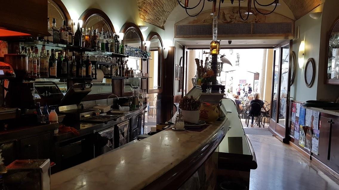 Assisi bar