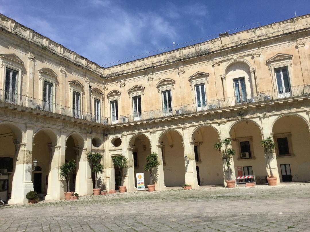Lecce clastro