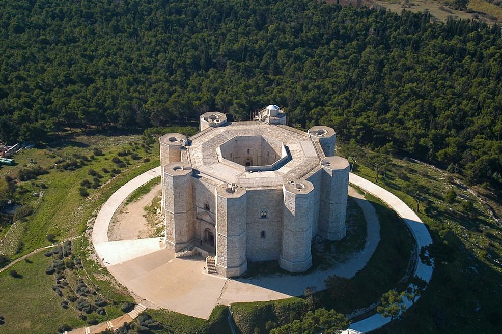 CASTEL DEL MONTE - Puglia - RECORRE ITALIA